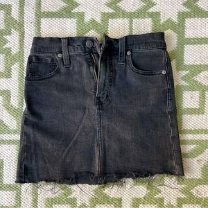 Madewell size 23 stretch denim skirt. Super cute, too small on me